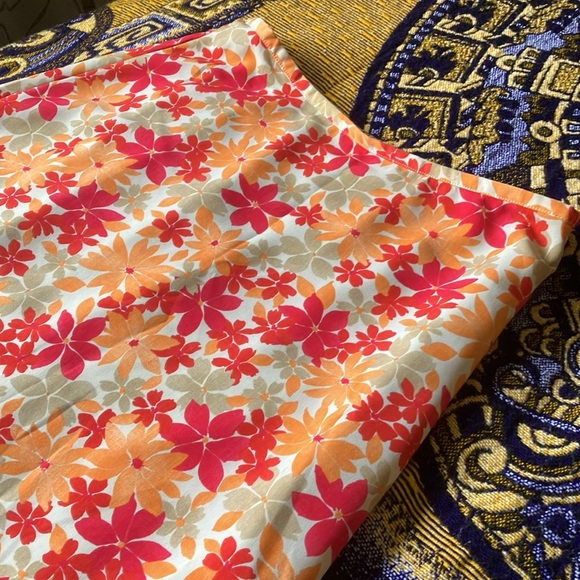 Spring into summer with this lovely pink and peach A-line skirt - Picture 3 of 5